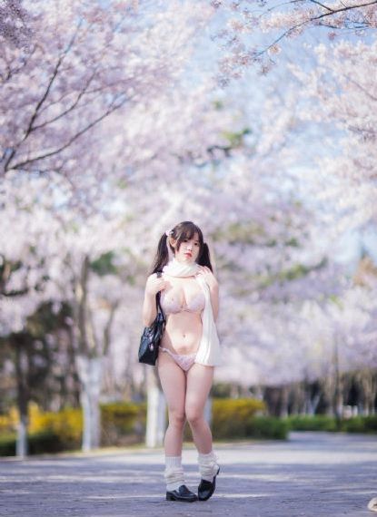 迷人的女秘书_高清在线播放